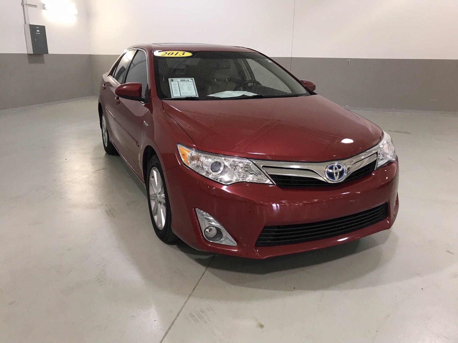 Pre-Owned 2013 Toyota Camry Hybrid XLE 4dr Car