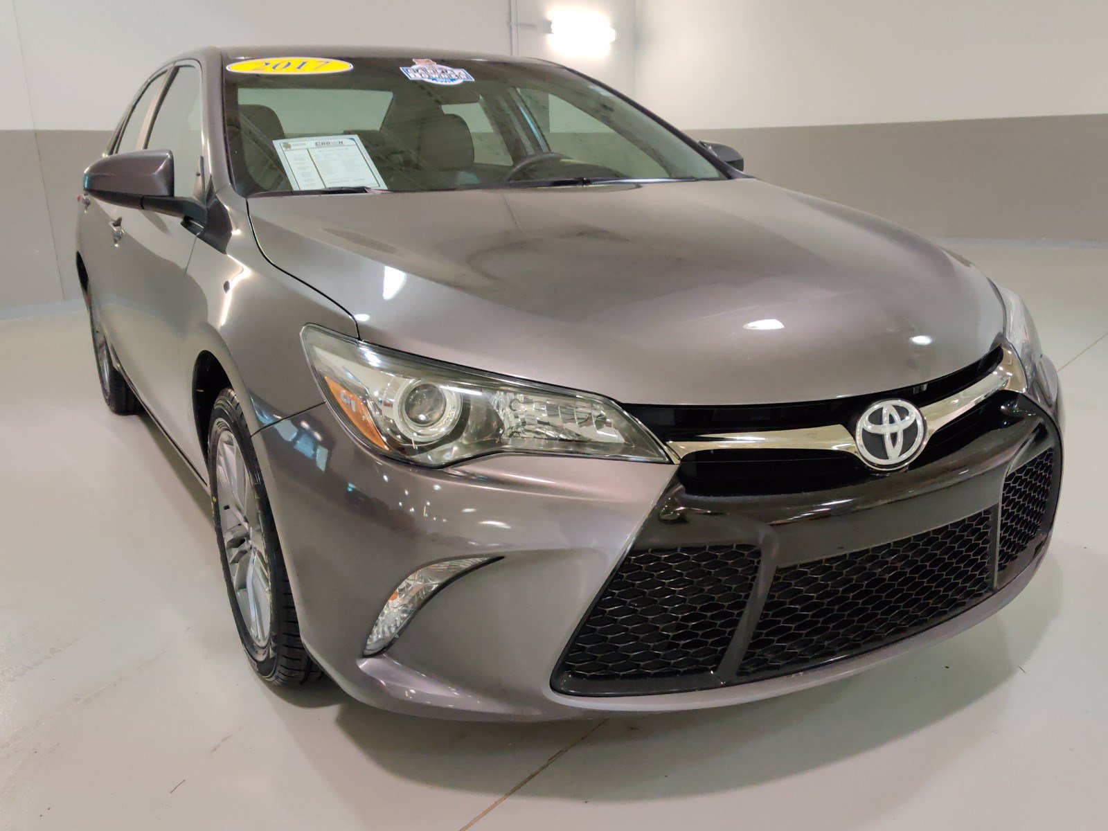 Pre-Owned 2017 Toyota Camry SE 4dr Car